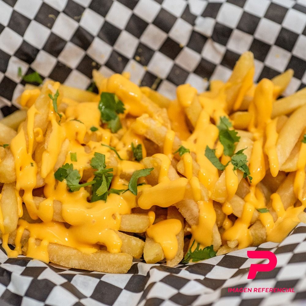 Papas con cheddar y verdeo