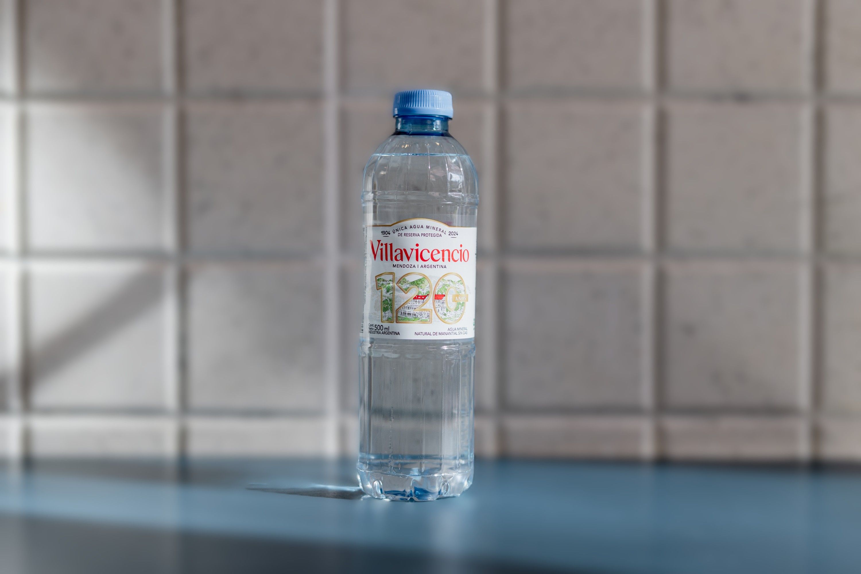 Agua sin gas
