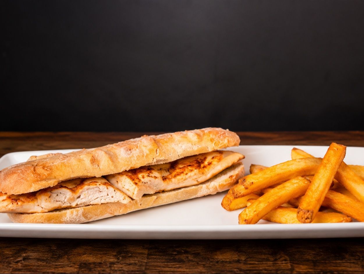 Sándwich: armá tu chicken a gusto + papas