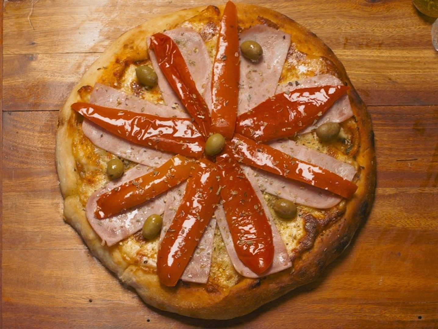 Pizza jamón y morrón