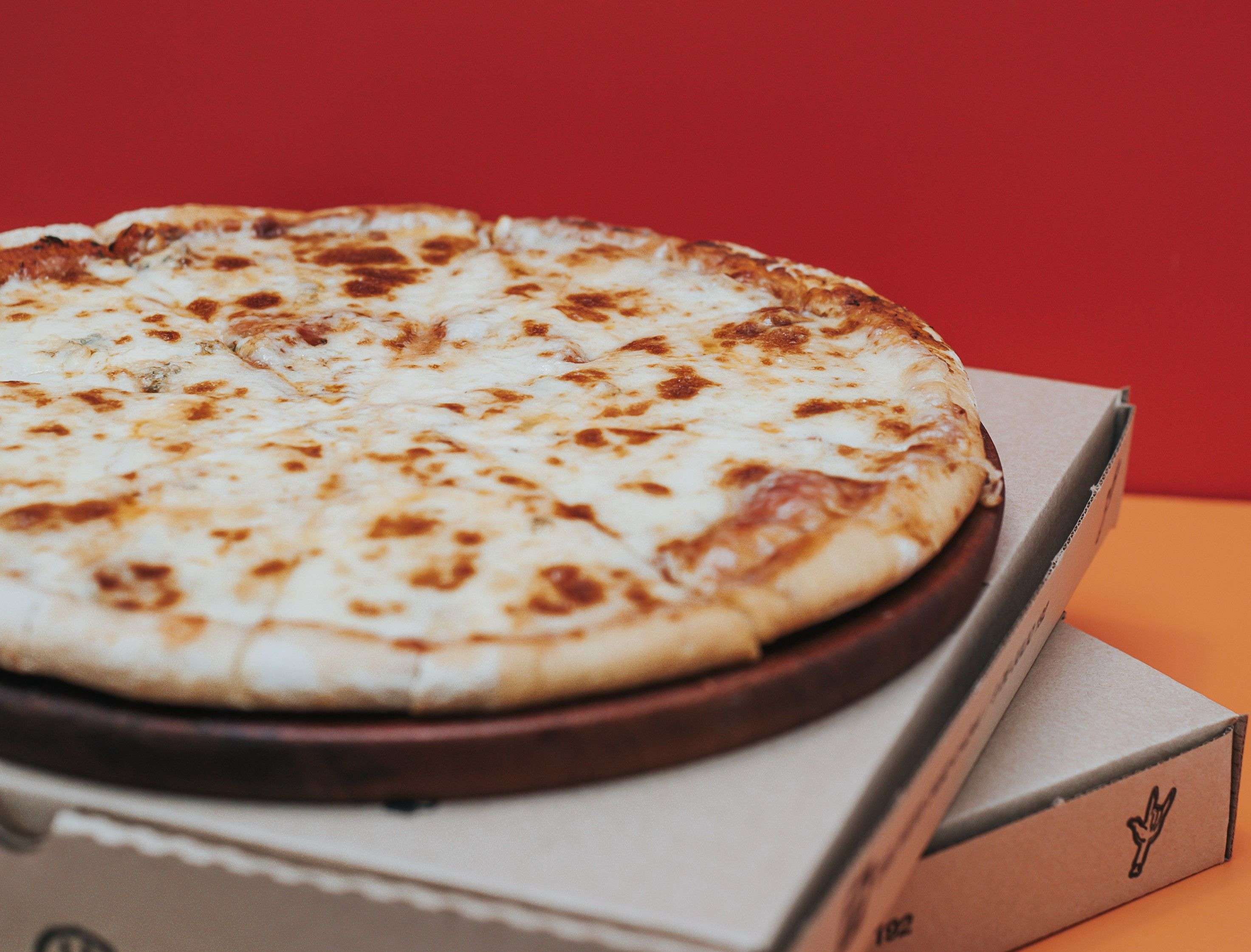 1 pizza muza + una a elección