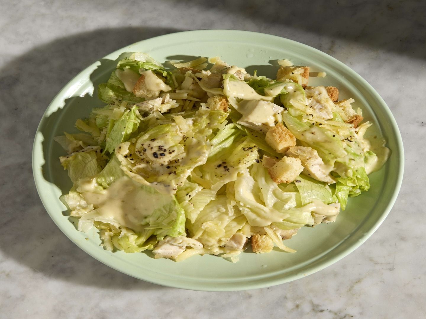 Ensalada cesar con pollo mediana