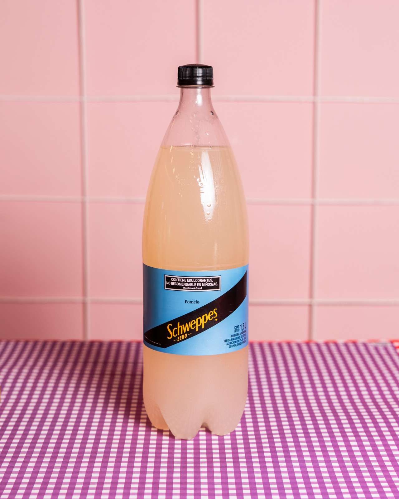 Gaseosa schweppes pomelo