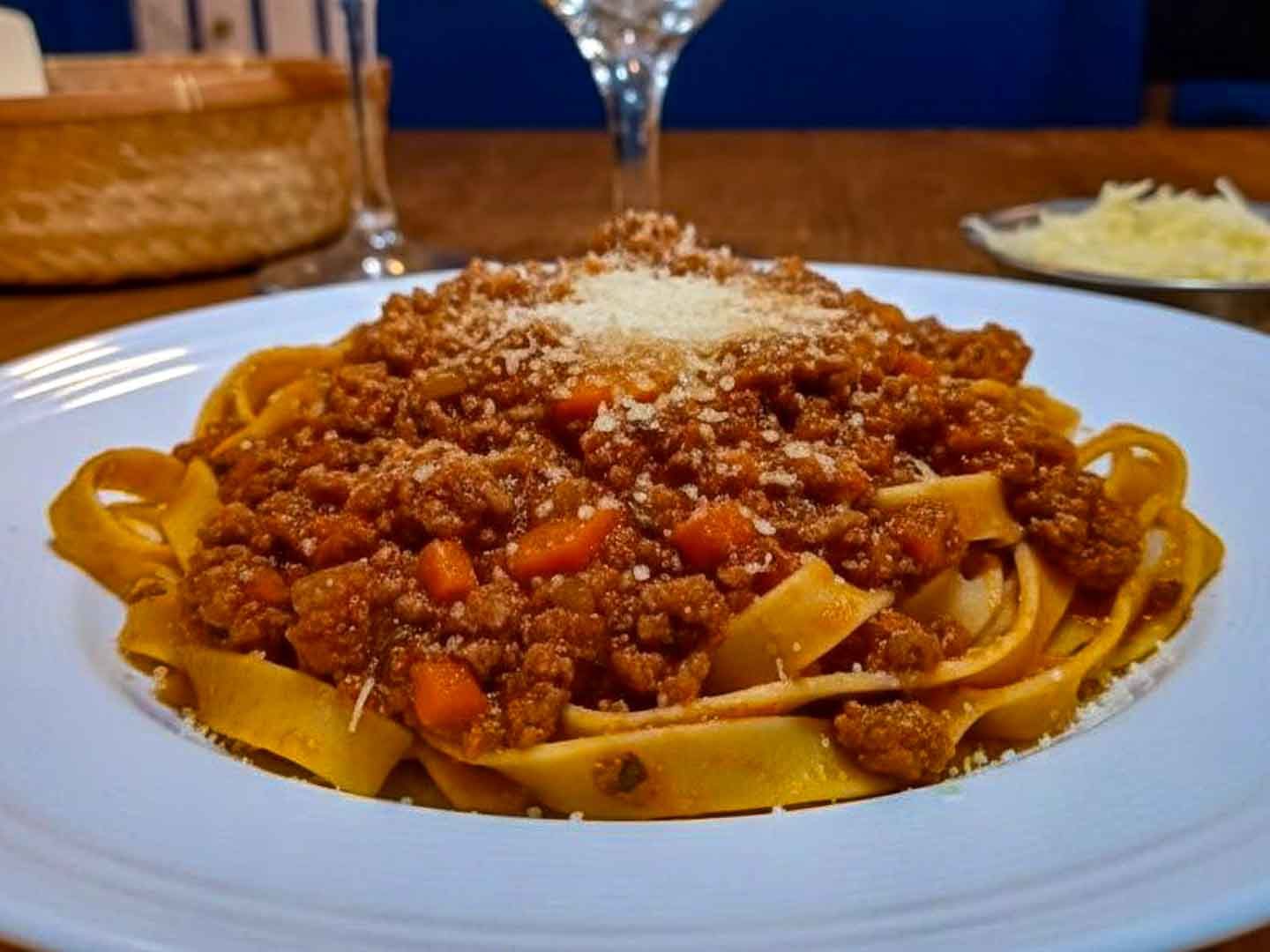 Tallarines con salsa -