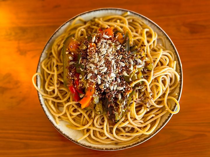 Spaghetti integral con vegetales