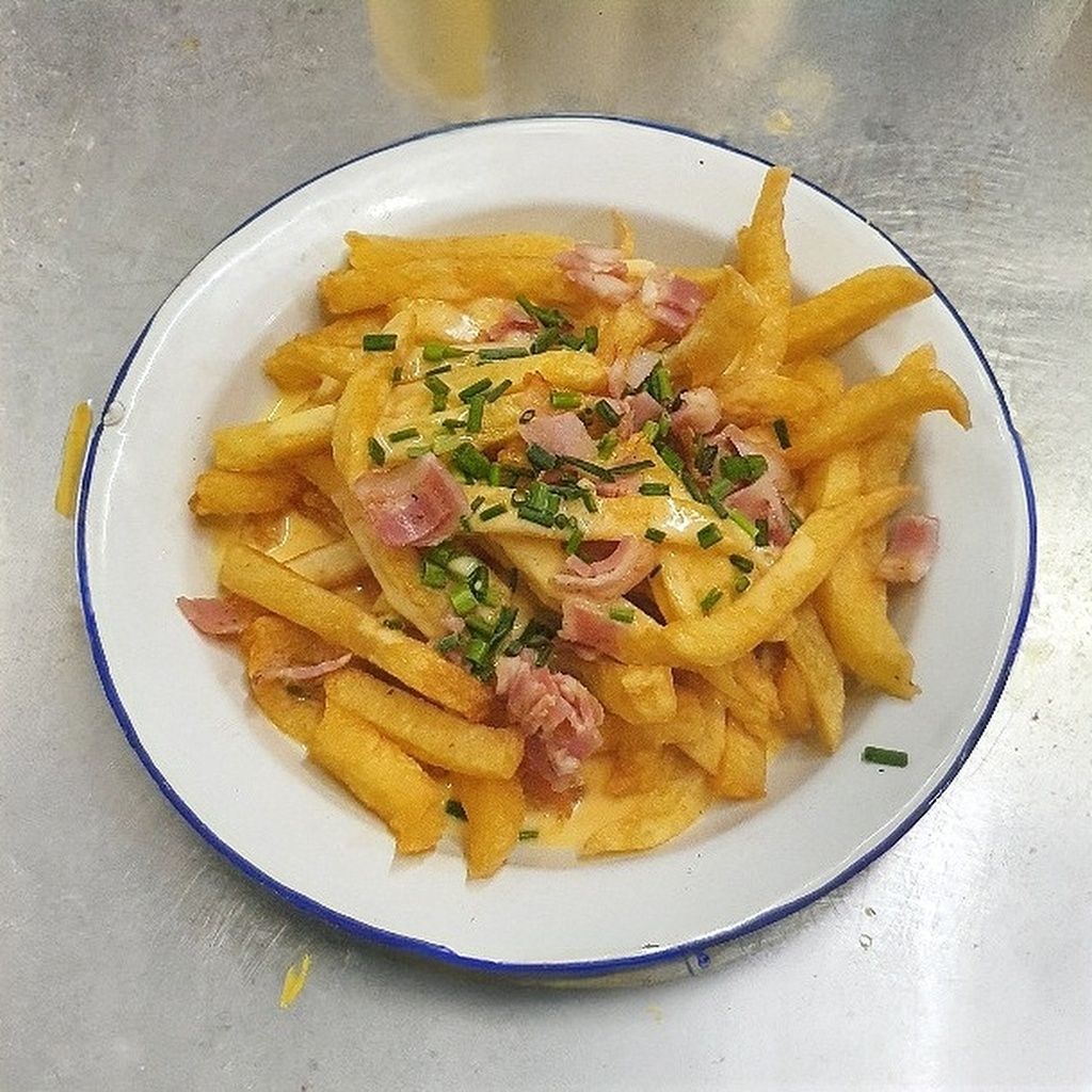 Papas con cheddar