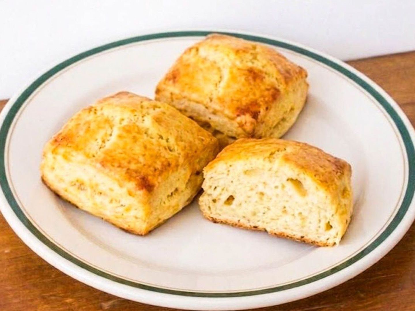 Bizcocho con chicharrón.