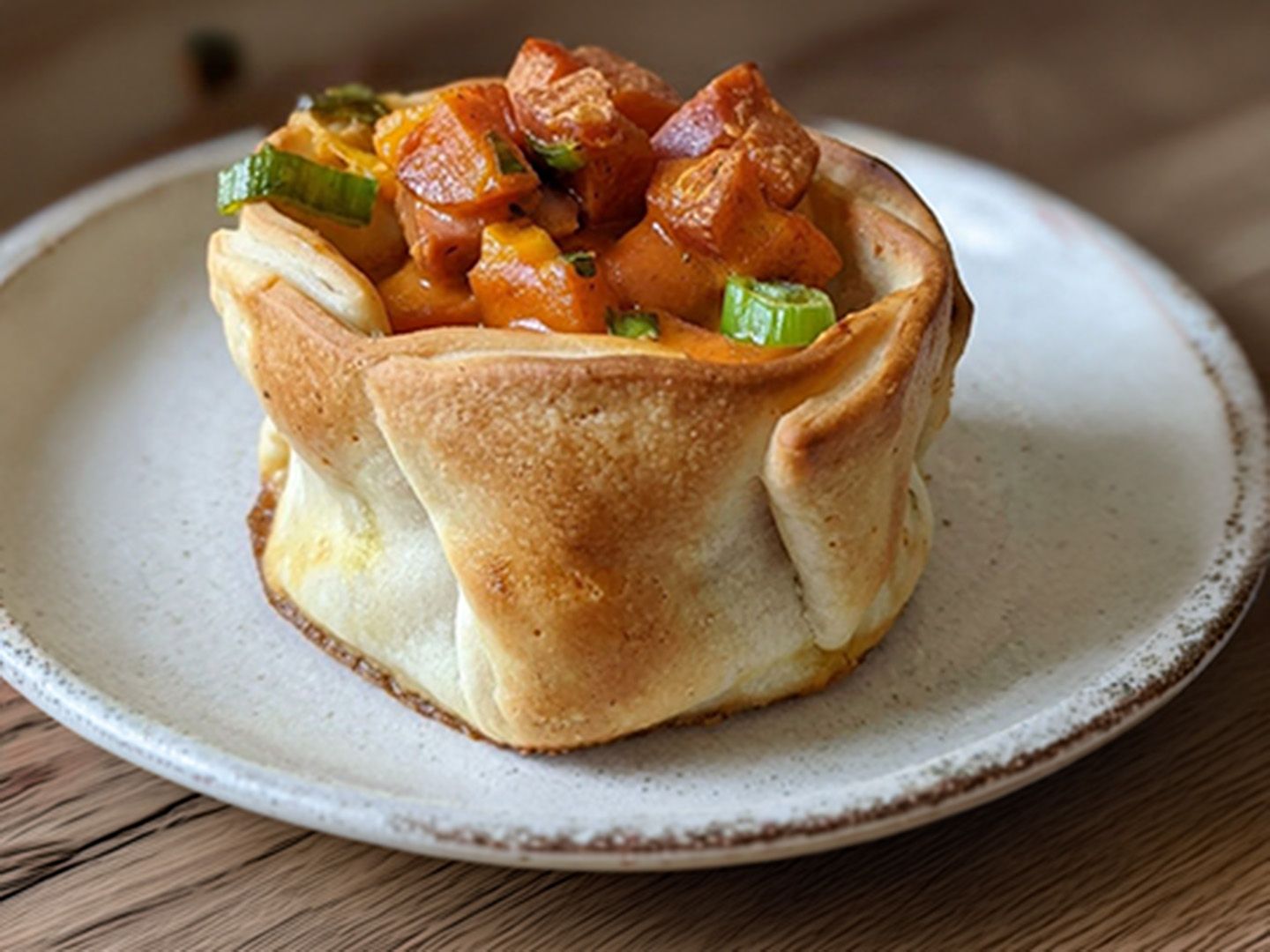 Empanada salchicha y cheddar
