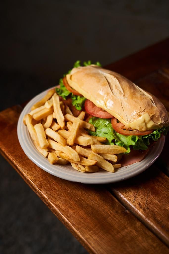 Sándwich de milanesa completo