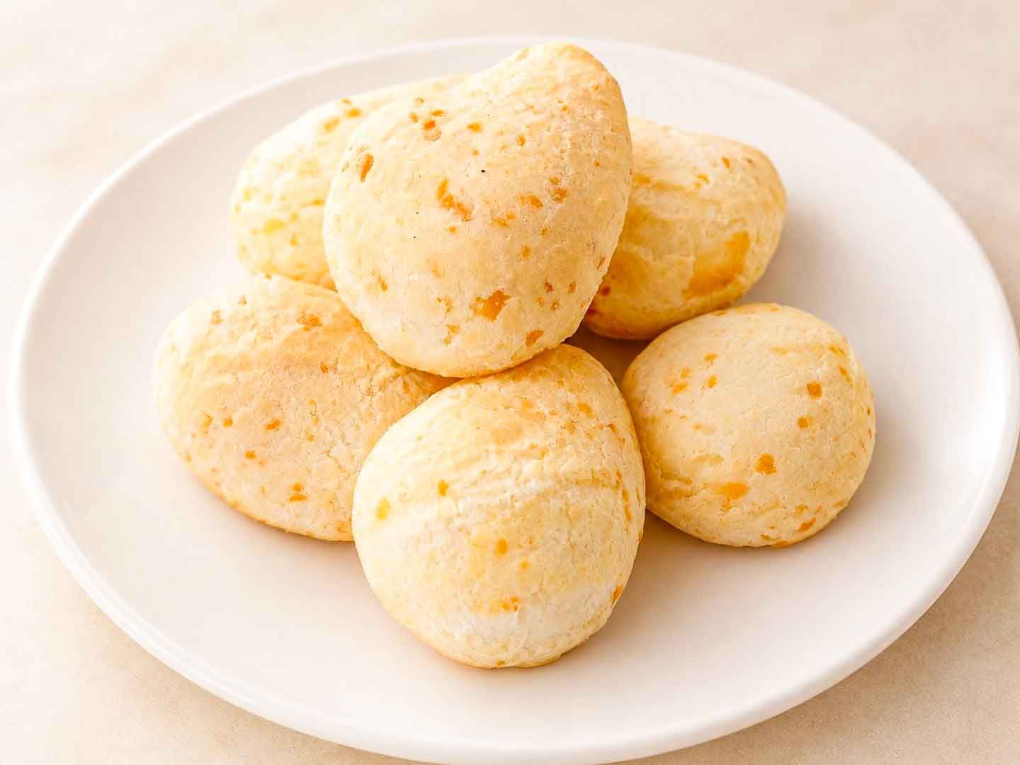 4x chipá recién horneados.