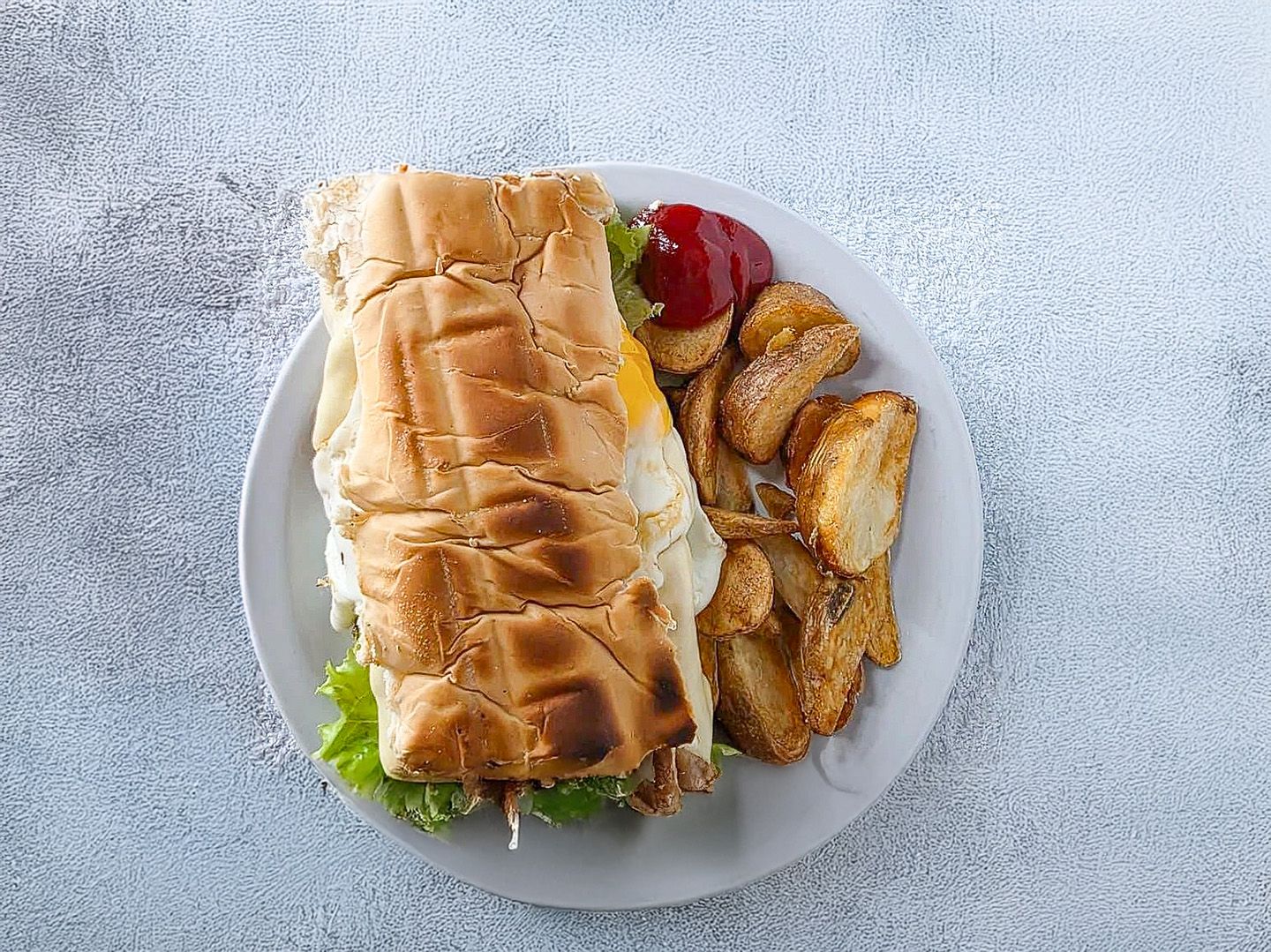 Sándwich de milanesa completo