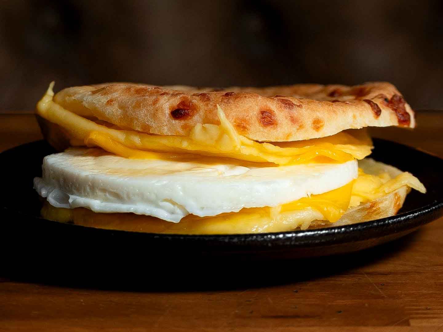 Tostado de chipá con huevo